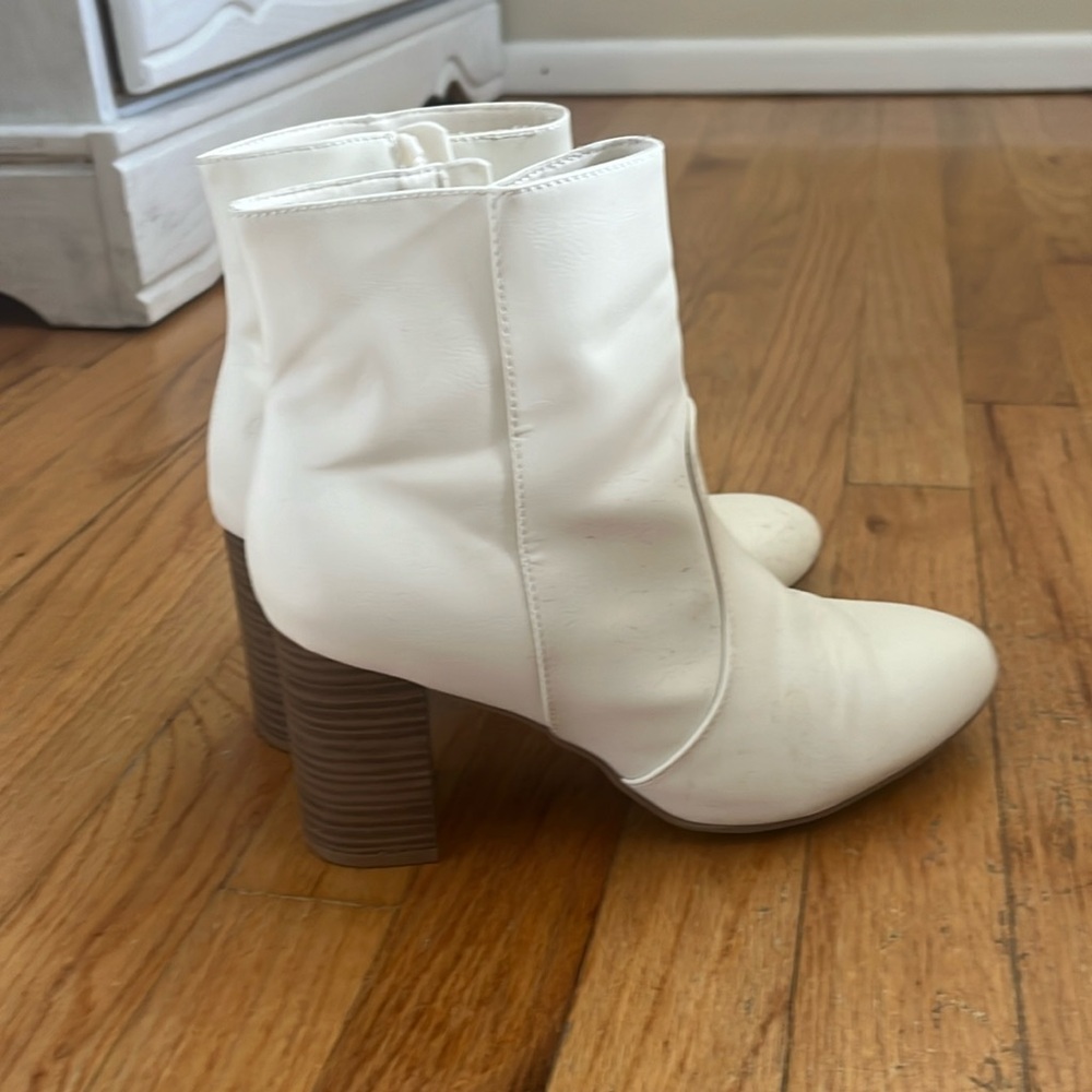 Women’s white boots
